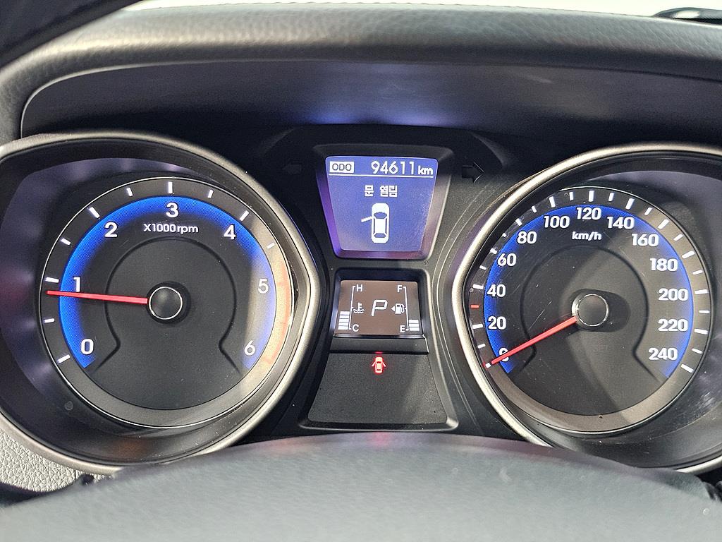 HYUNDAI i30 - Vista 7