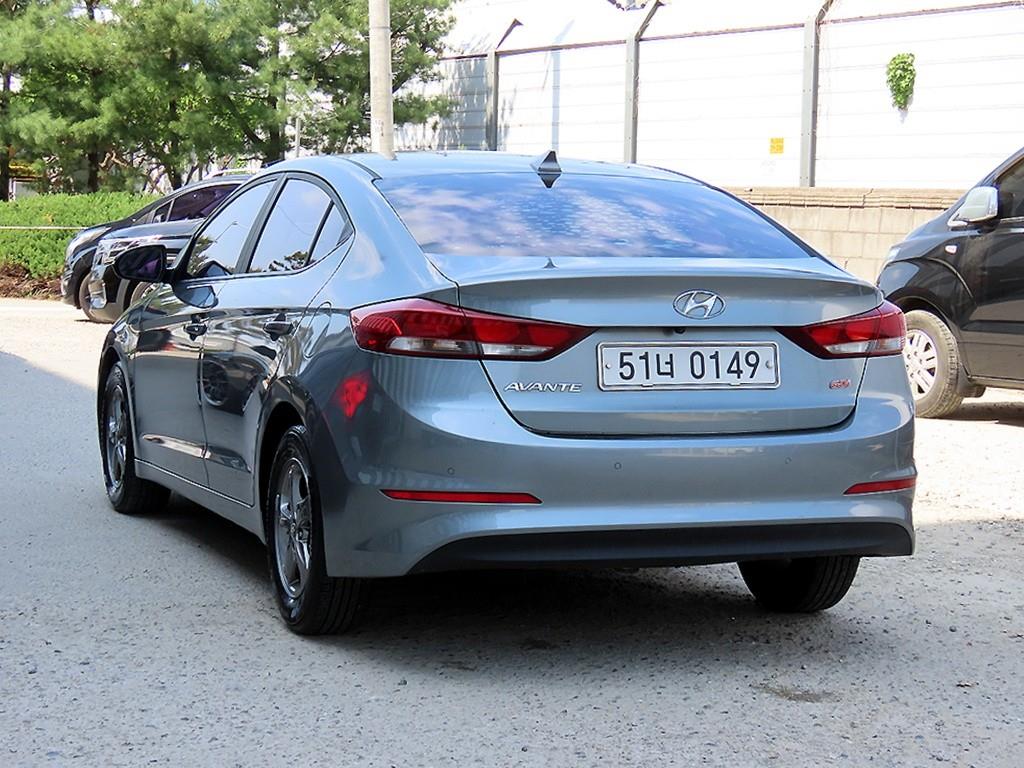 HYUNDAI Avante - Vista 3