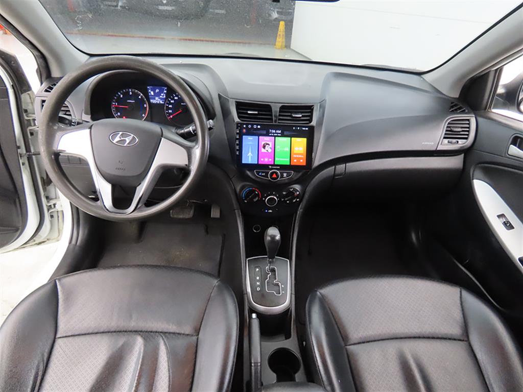 HYUNDAI Accent - Vista 7
