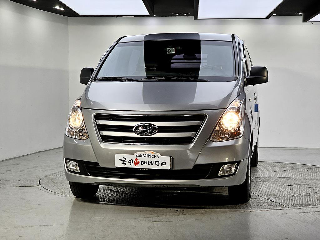 HYUNDAI Starex - Vista 2