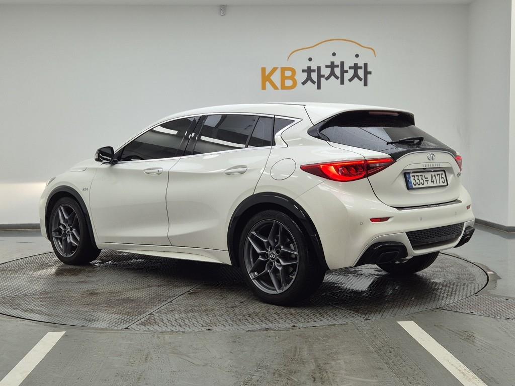 Infiniti Q - Vista 3