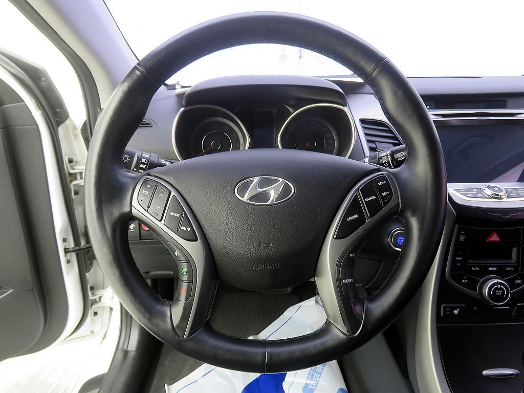 HYUNDAI Avante - Vista 9