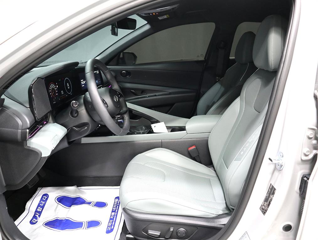 HYUNDAI Avante - Vista 9