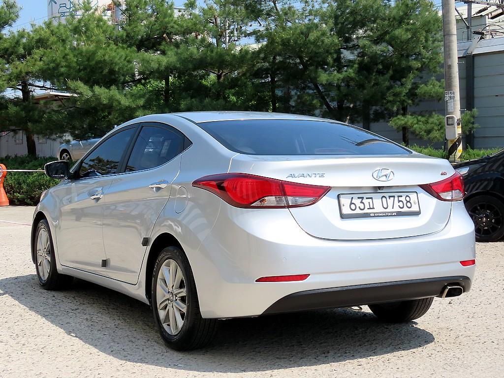 HYUNDAI Avante - Vista 3