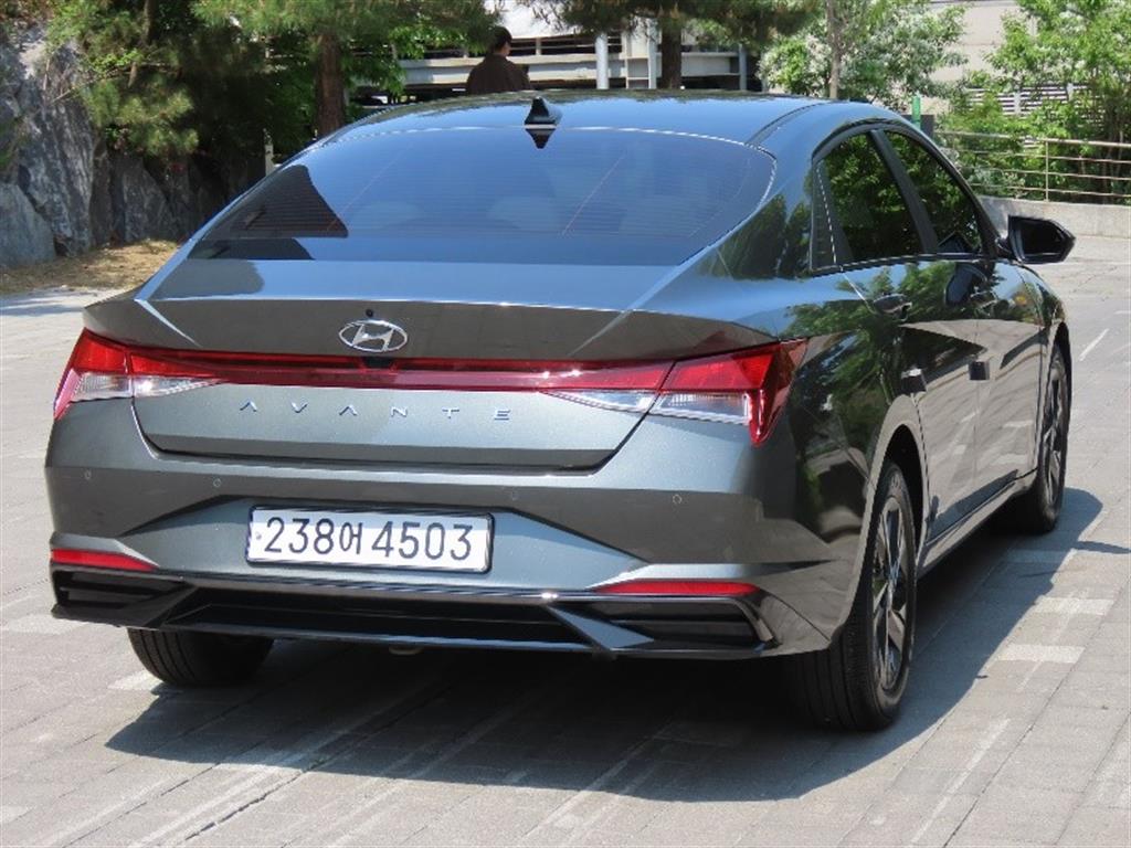 HYUNDAI Avante - Vista 5