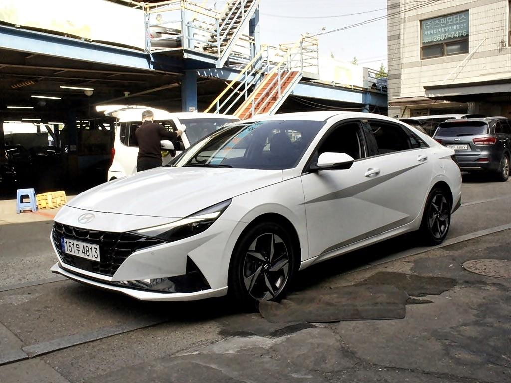HYUNDAI Avante - Vista 3