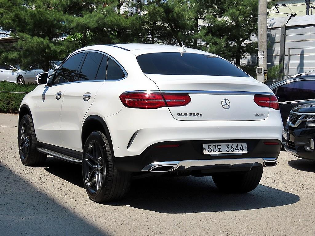 Mercedes Benz GLE Class - Vista 3