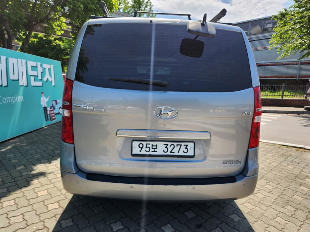 HYUNDAI Starex - Vista 4