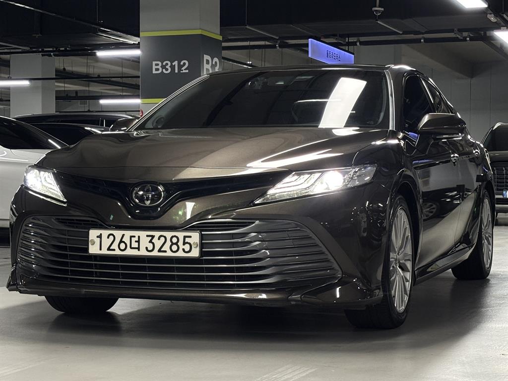 Toyota Camry 2019 Café - Importación desde Corea - HF Imports Iquique - Foto 1