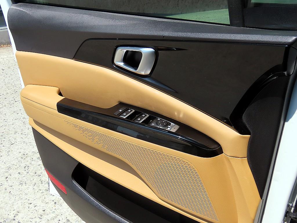 KIA Carnival - Vista 12