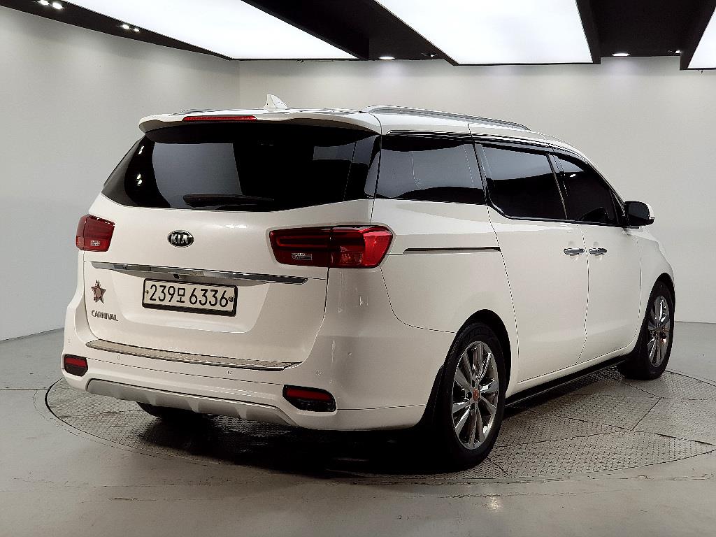 KIA Carnival - Vista 4