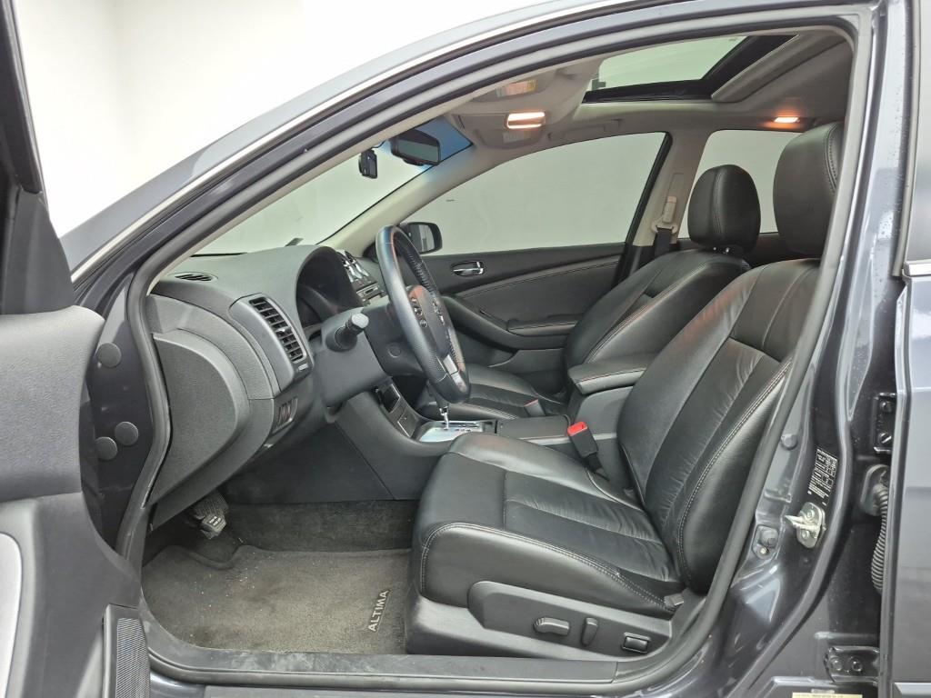 Nissan Altima - Vista 11