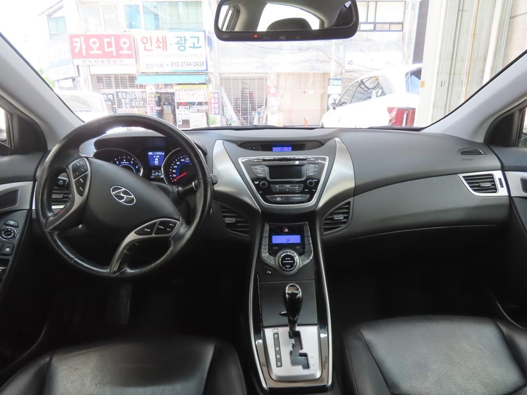 HYUNDAI Avante - Vista 7
