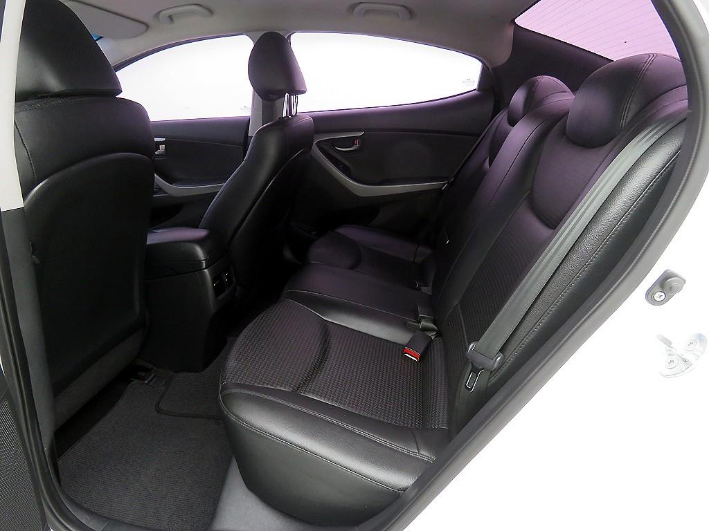 HYUNDAI Avante - Vista 6