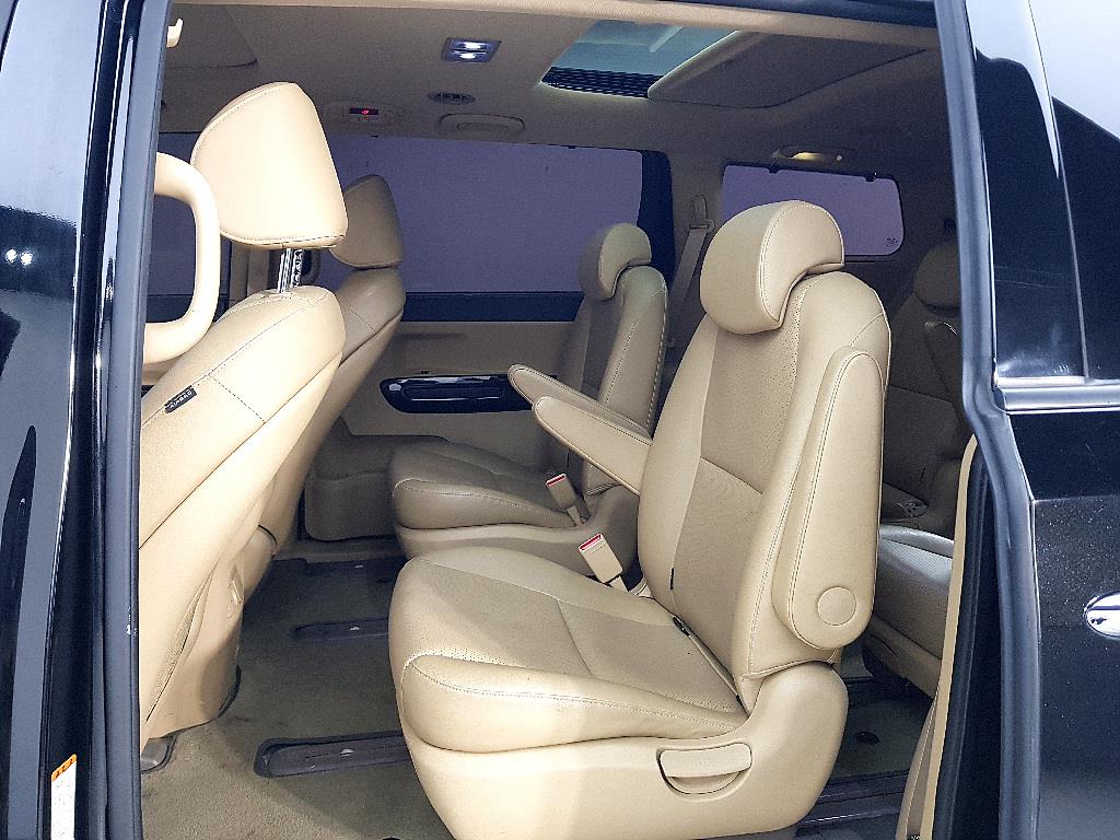 KIA Carnival - Vista 9