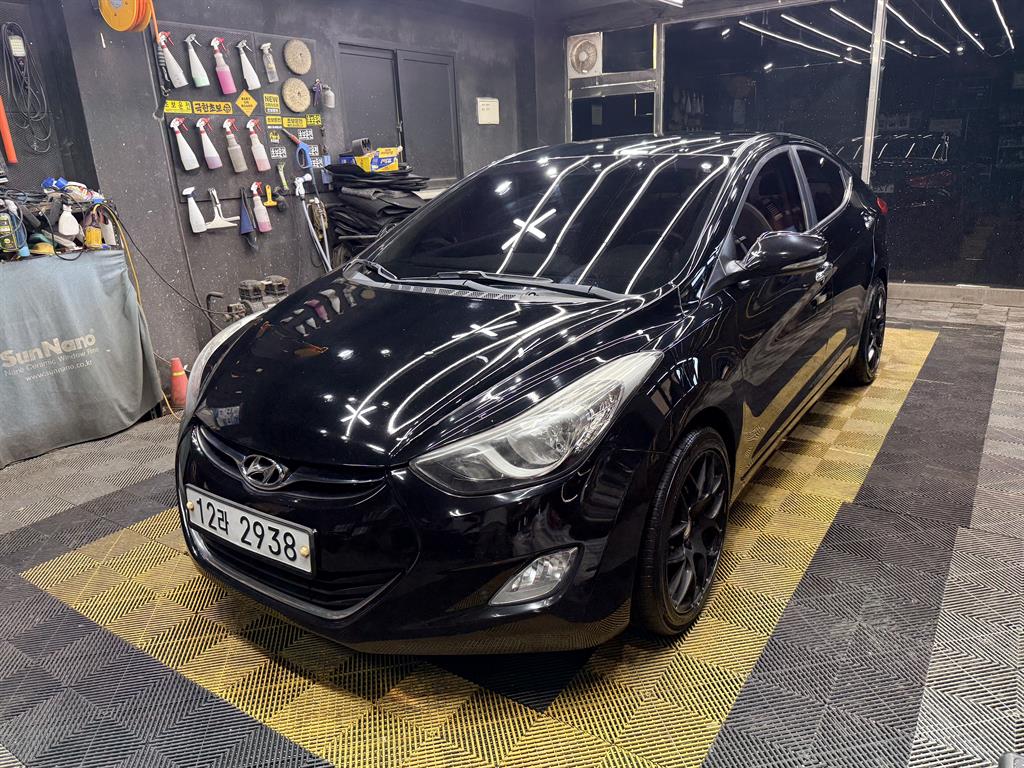 HYUNDAI Avante - Vista 3