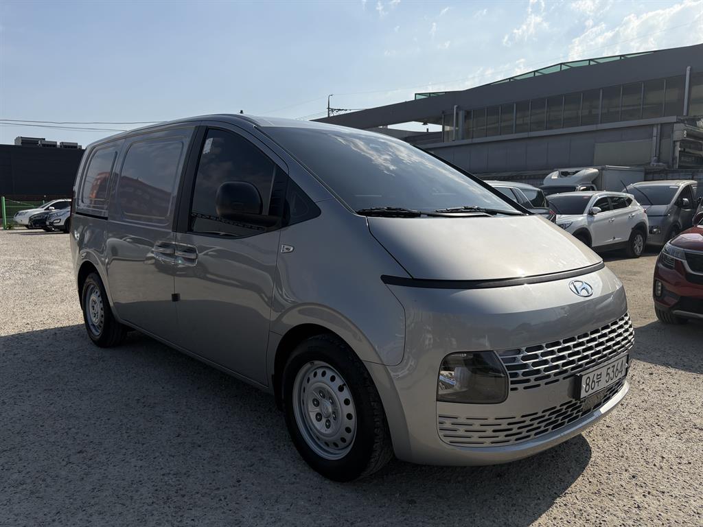 HYUNDAI Staria - Vista 2