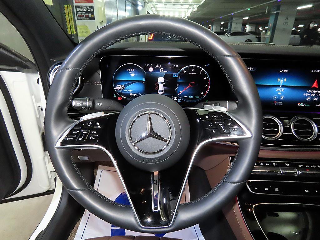 Mercedes Benz E class - Vista 8