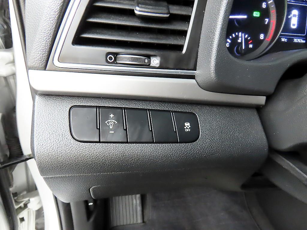 HYUNDAI Avante - Vista 12