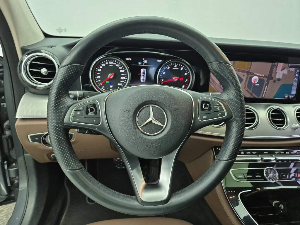 Mercedes Benz E class - Vista 9