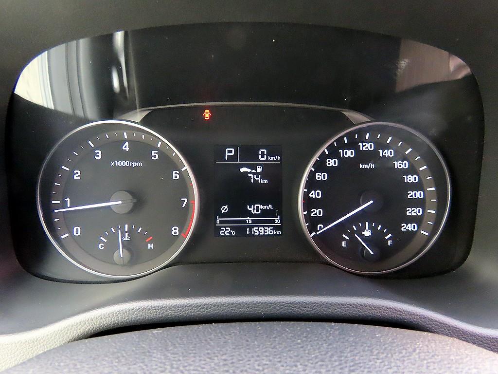 HYUNDAI Avante - Vista 9