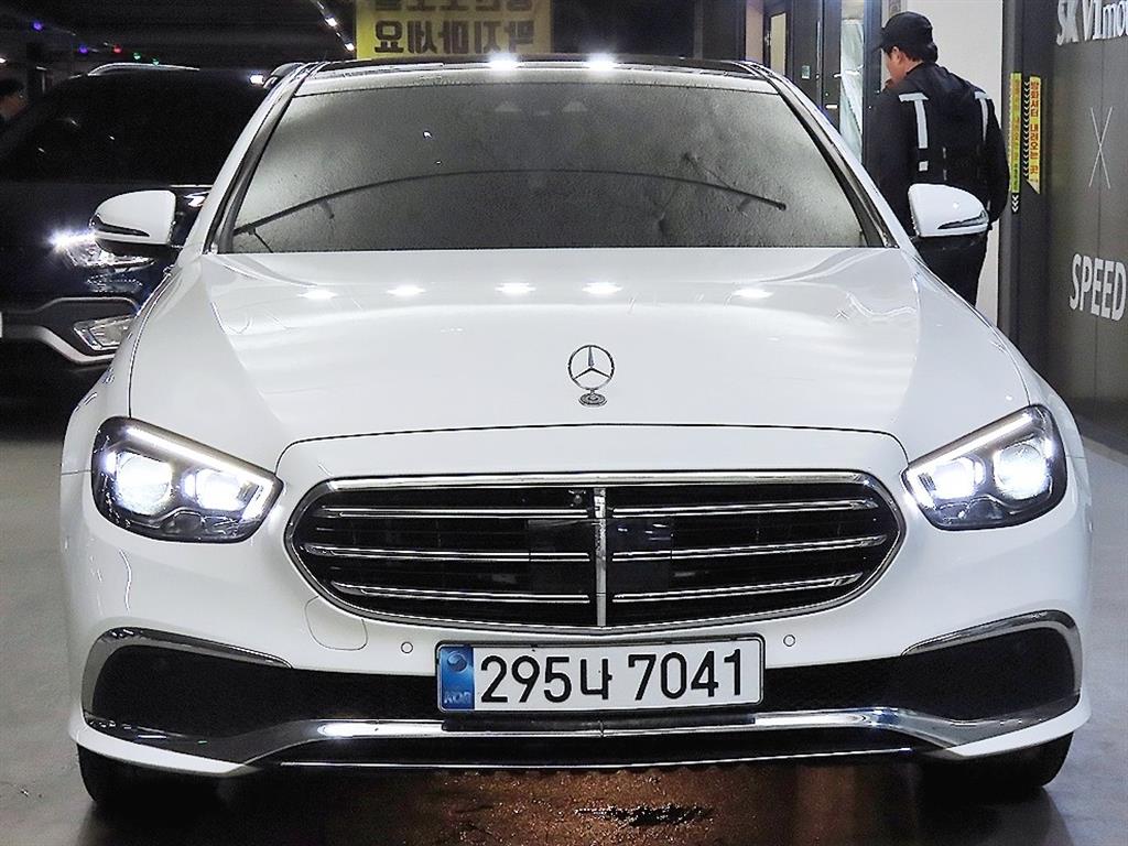 Mercedes Benz E class - Vista 2