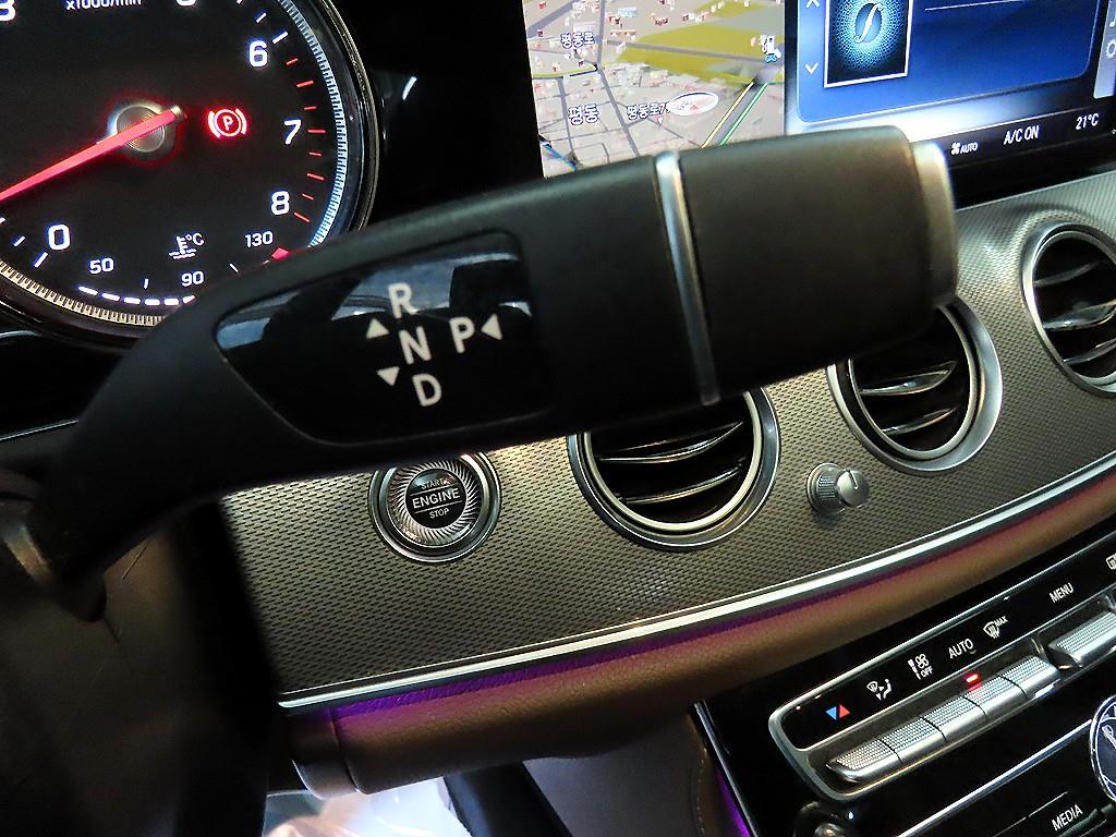 Mercedes Benz E class - Vista 12
