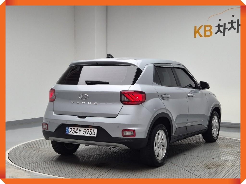 HYUNDAI Venue - Vista 4