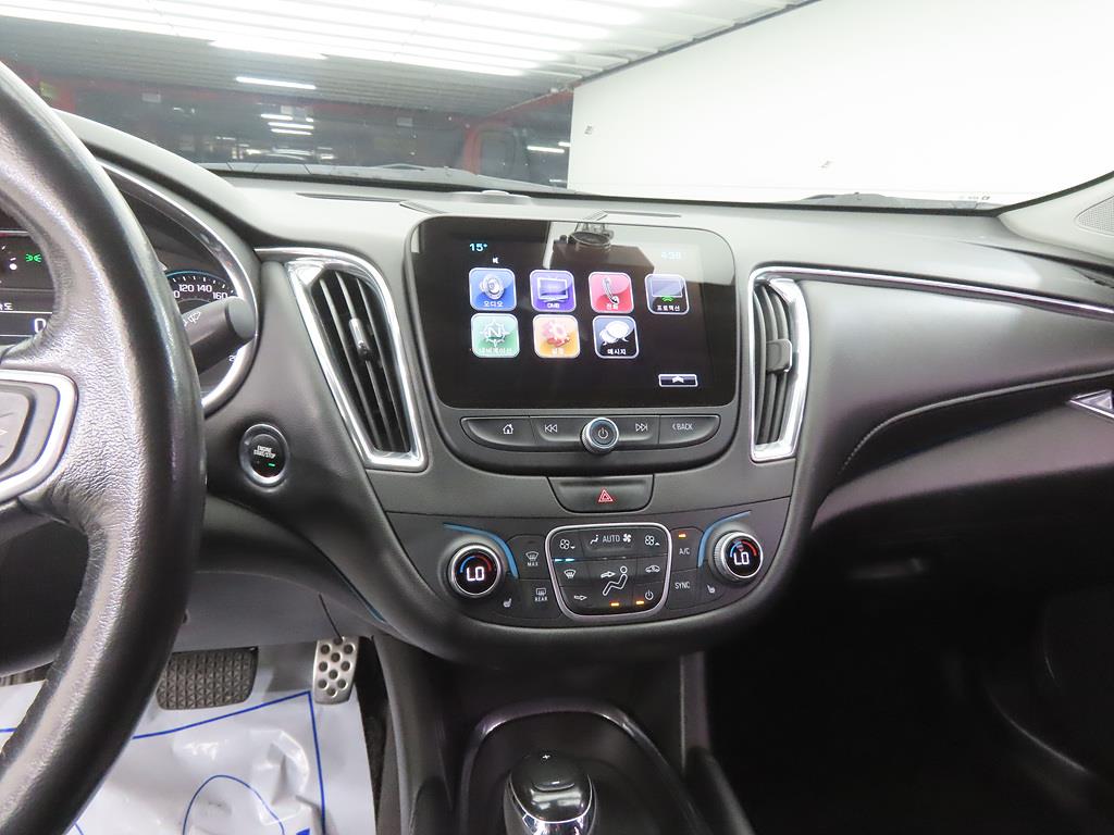 Chevrolet Malibu - Vista 10