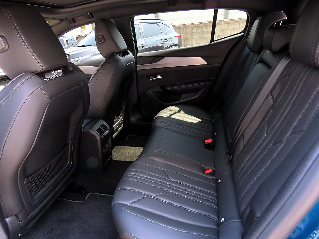 Peugeot 408 - Vista 6