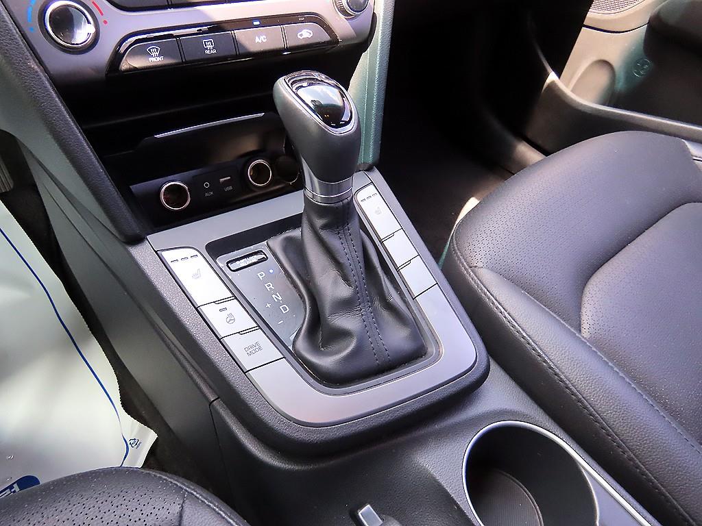 HYUNDAI Avante - Vista 10
