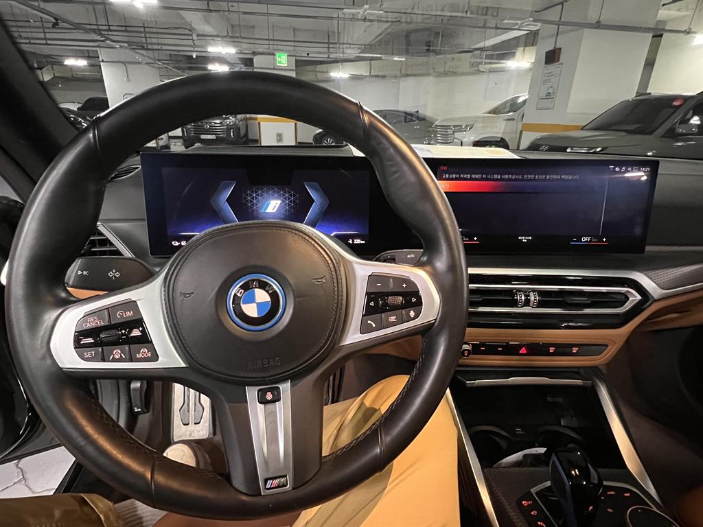 BMW i4 - Vista 12