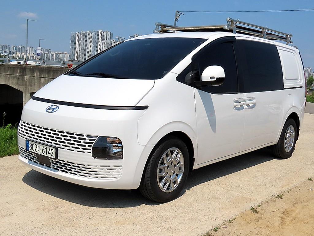 HYUNDAI Staria - Vista 2