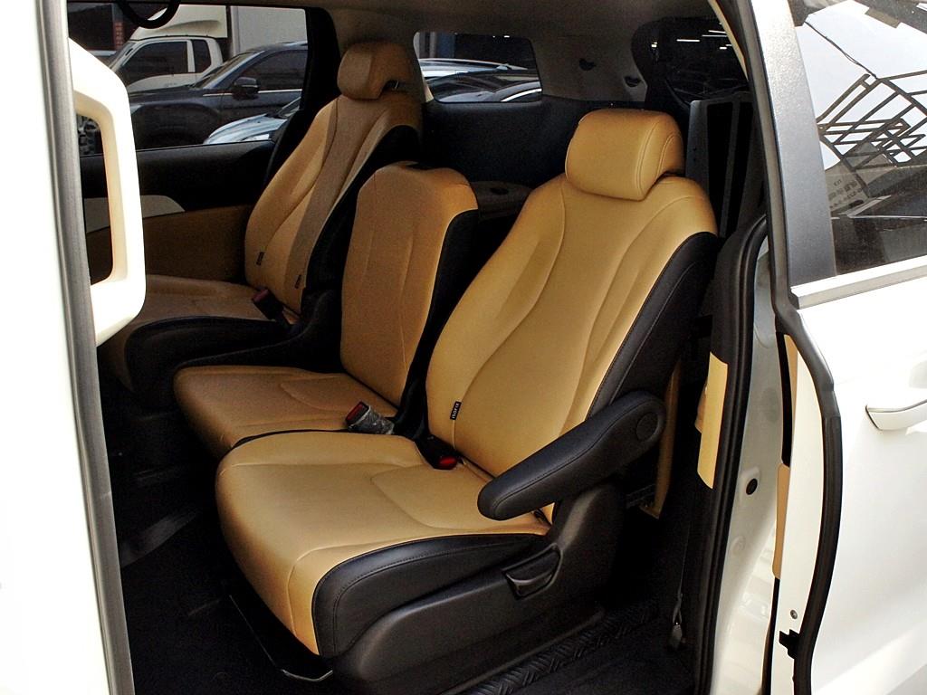 KIA Carnival - Vista 11