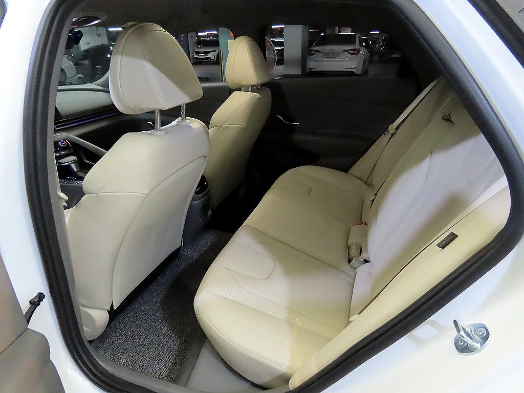 HYUNDAI Avante - Vista 7