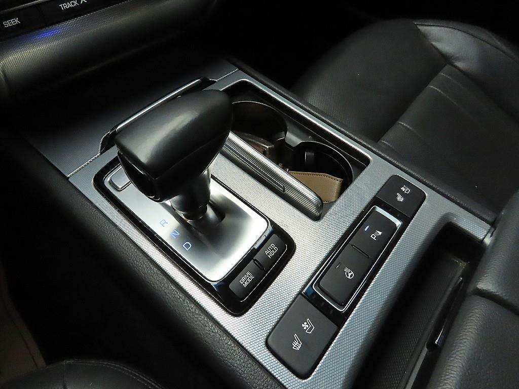 Genesis G80 - Vista 10