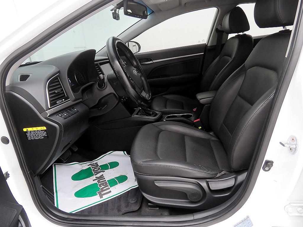 HYUNDAI Avante - Vista 5