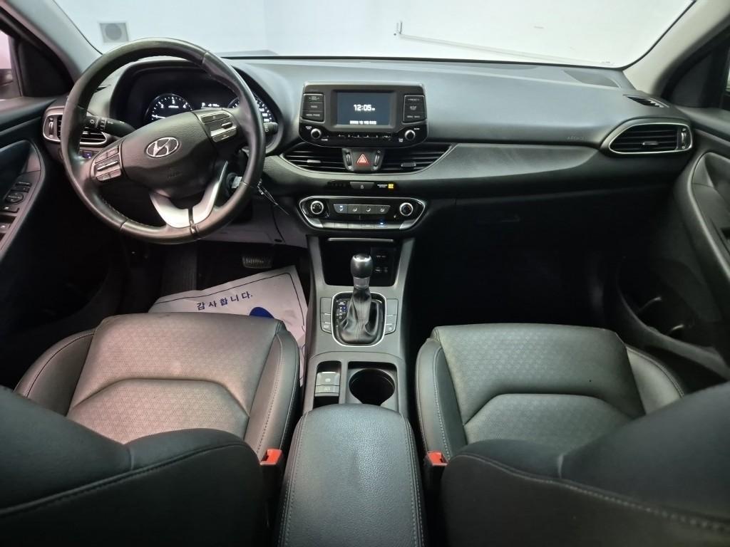 HYUNDAI i30 - Vista 7