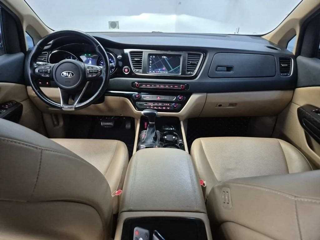 KIA Carnival - Vista 7