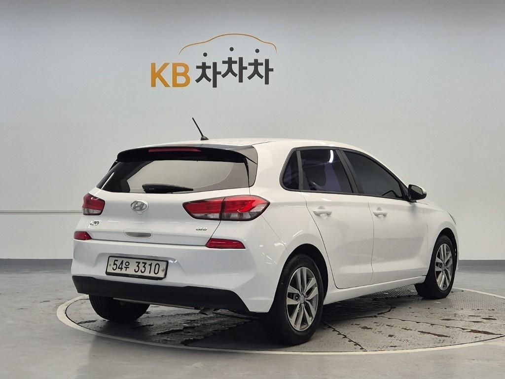 HYUNDAI i30 - Vista 3