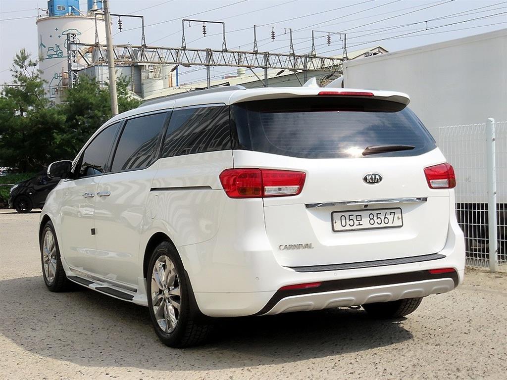 KIA Carnival - Vista 3