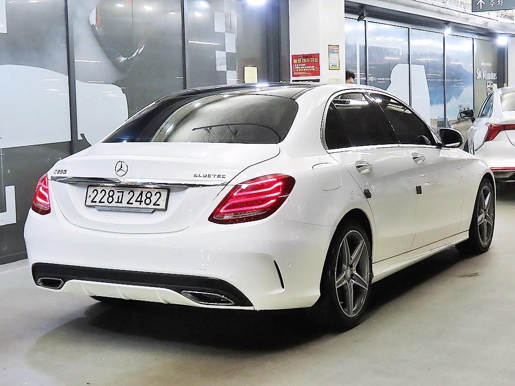 Mercedes Benz C Class - Vista 4