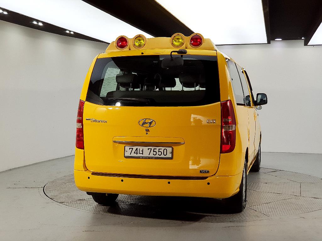 HYUNDAI Starex - Vista 3