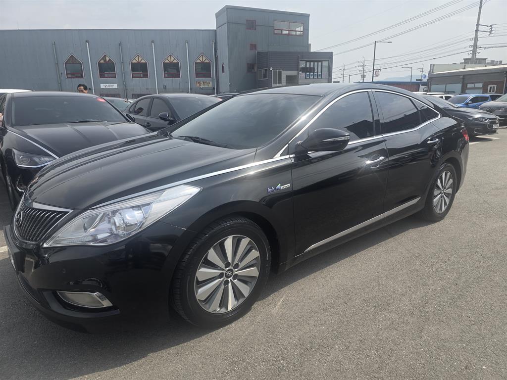HYUNDAI Grandeur - Vista 2