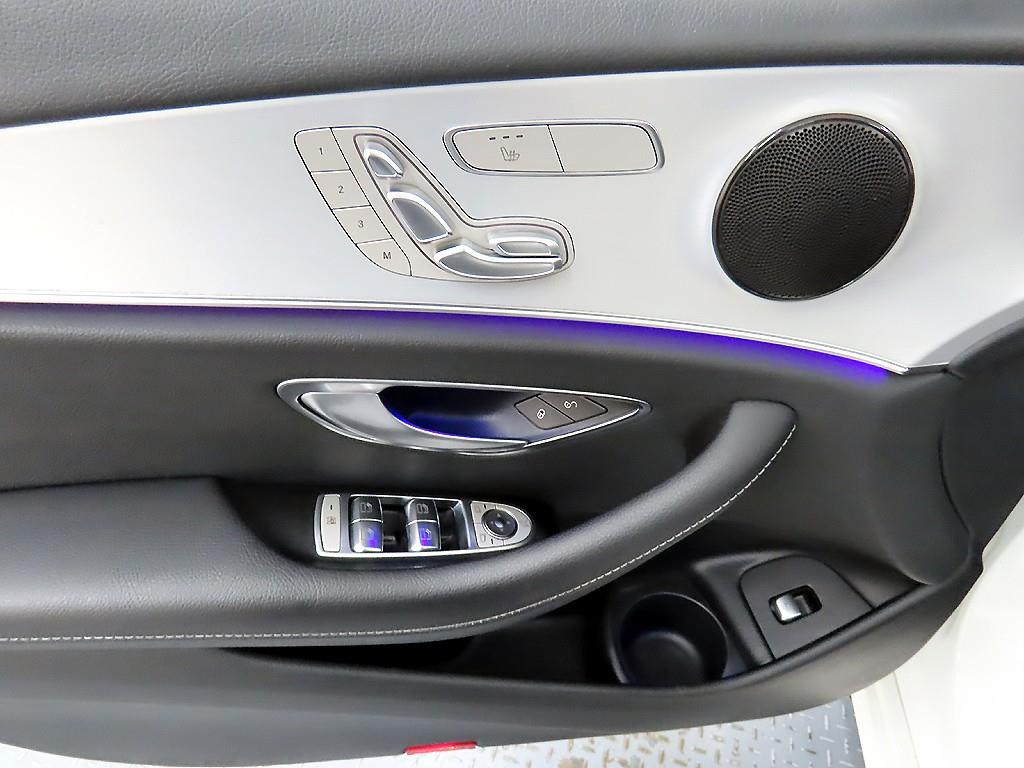 Mercedes Benz E class - Vista 11