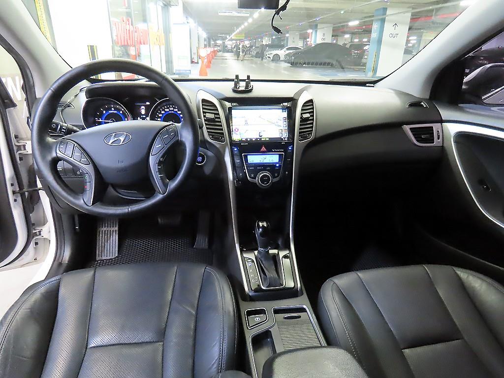 HYUNDAI i30 - Vista 10