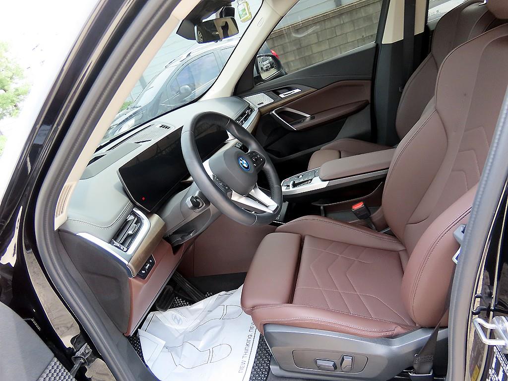 BMW iX1 - Vista 5