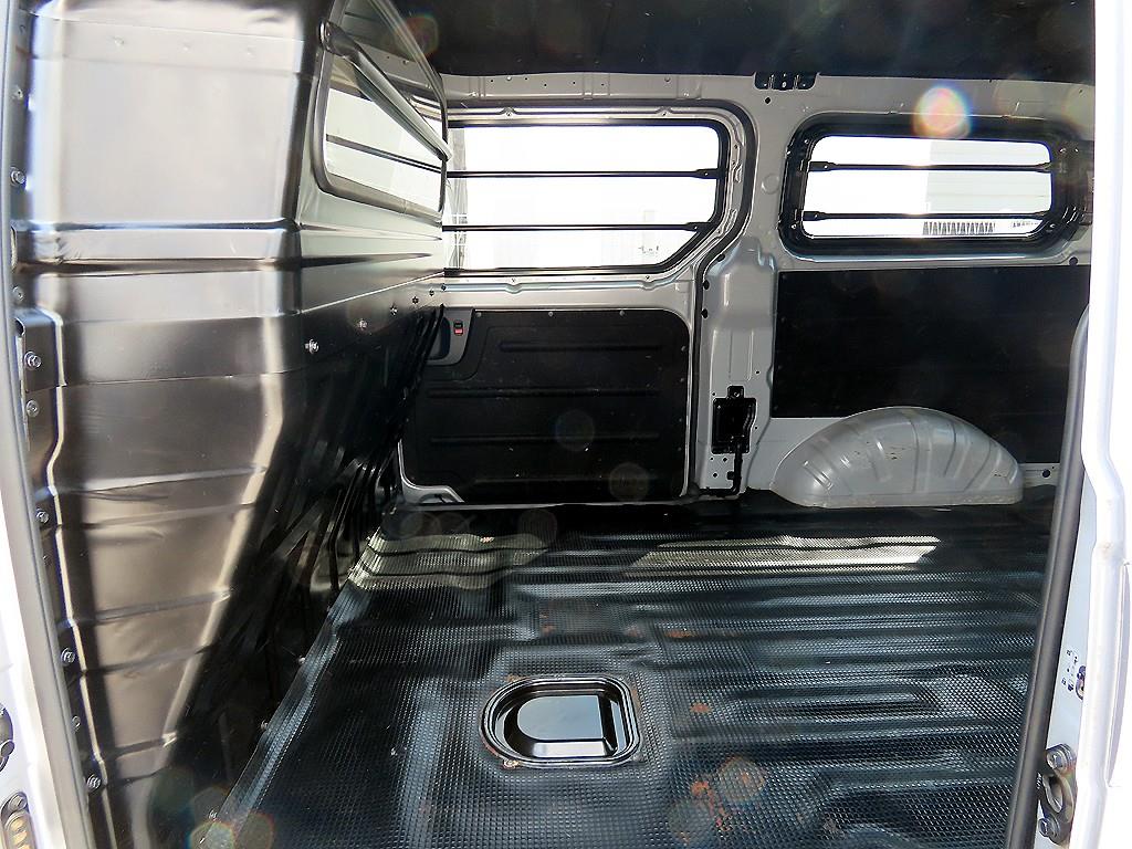 HYUNDAI Starex - Vista 6