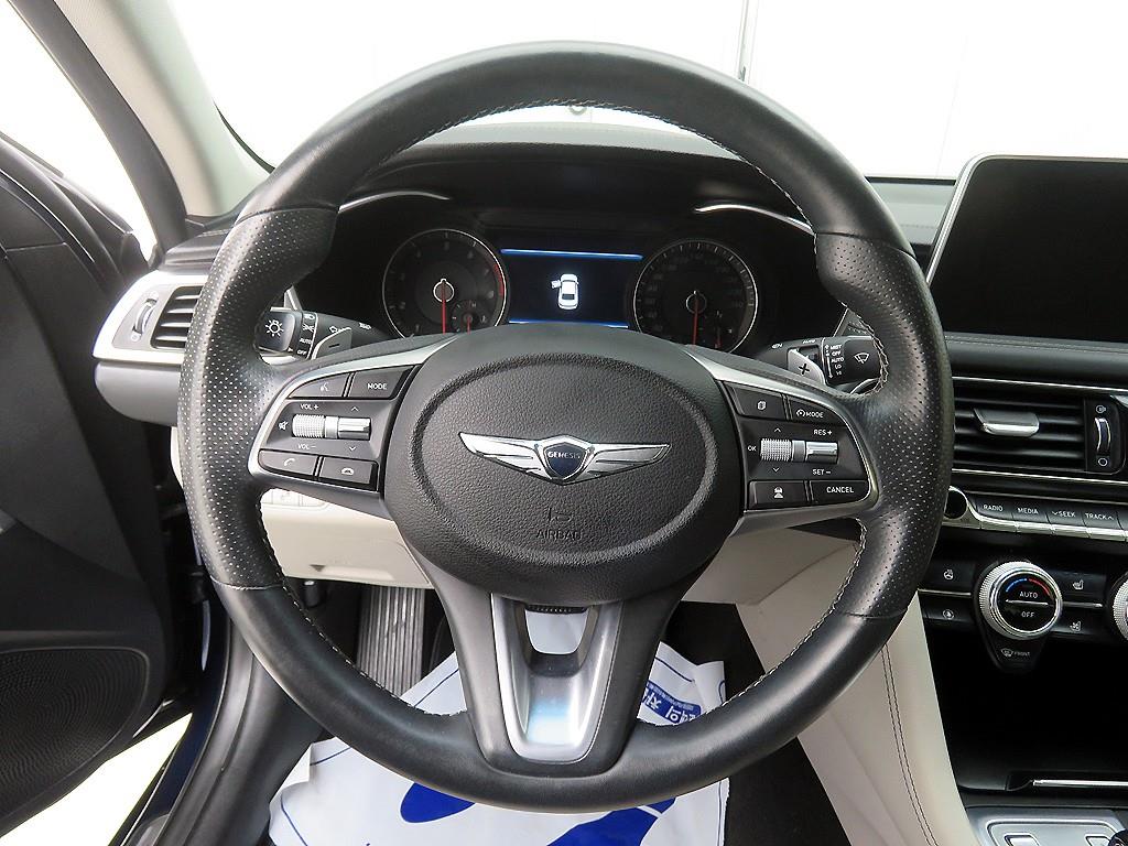 Genesis G70 - Vista 9