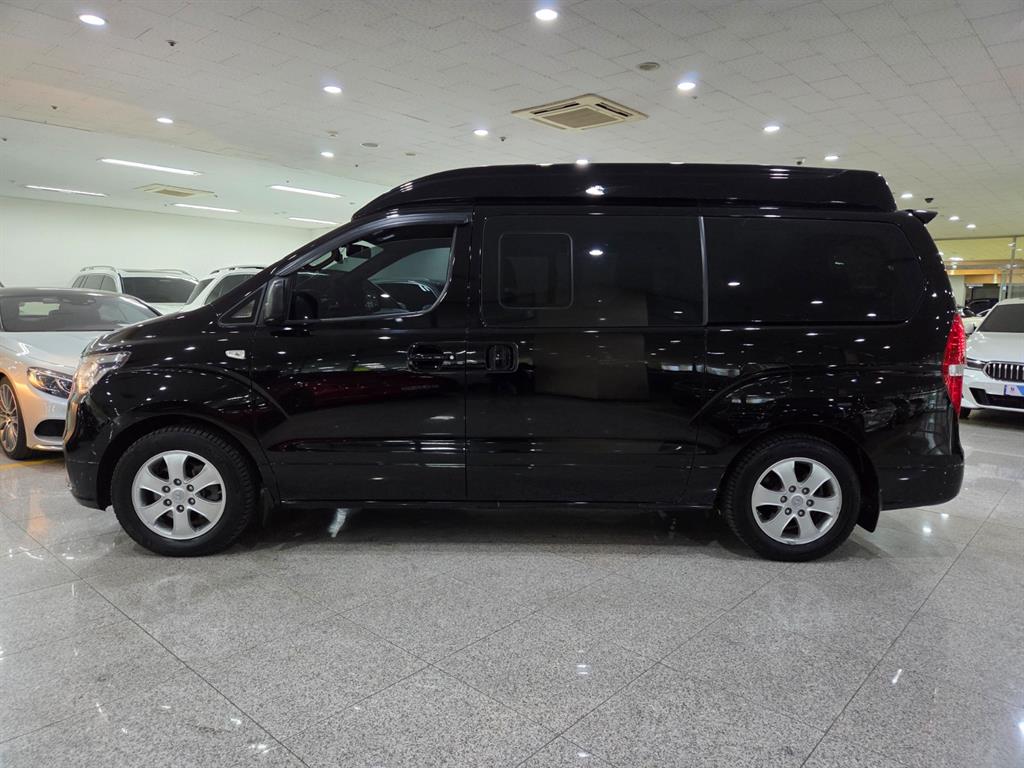 HYUNDAI Starex - Vista 3